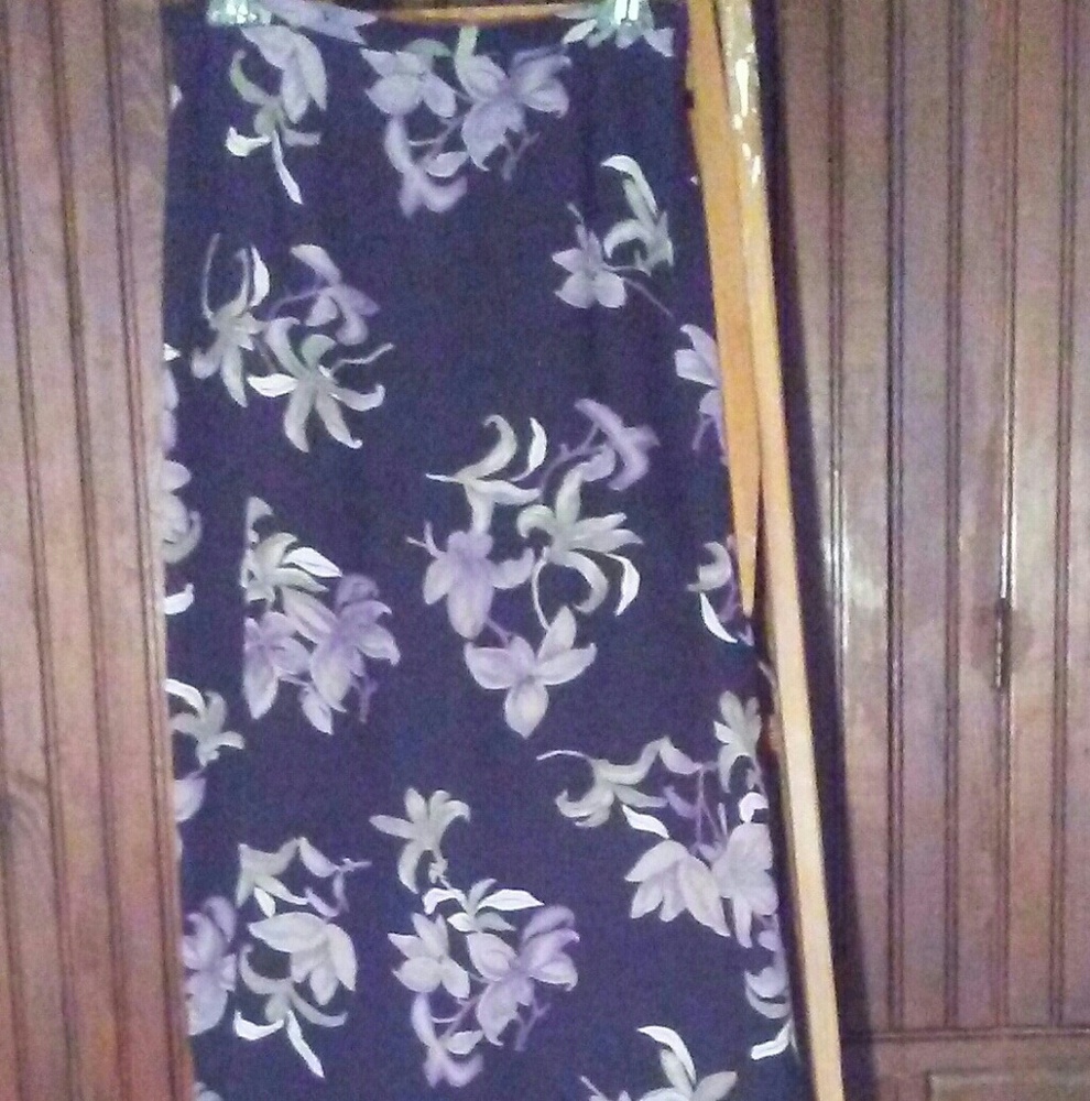 ⛵5/$15 Full Length Skirt Sz10